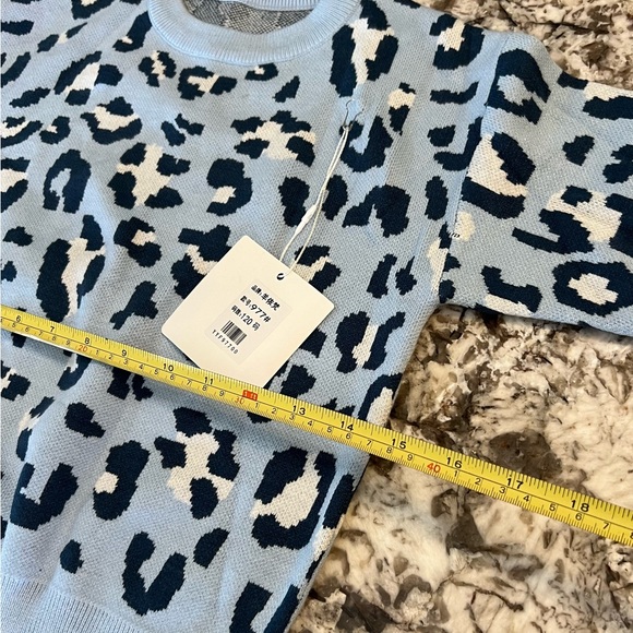 7/8 NEW Blue Cheetah Long Sleeve Knit Soft Sweater Girls Childrens Fall Winter - Picture 3 of 5